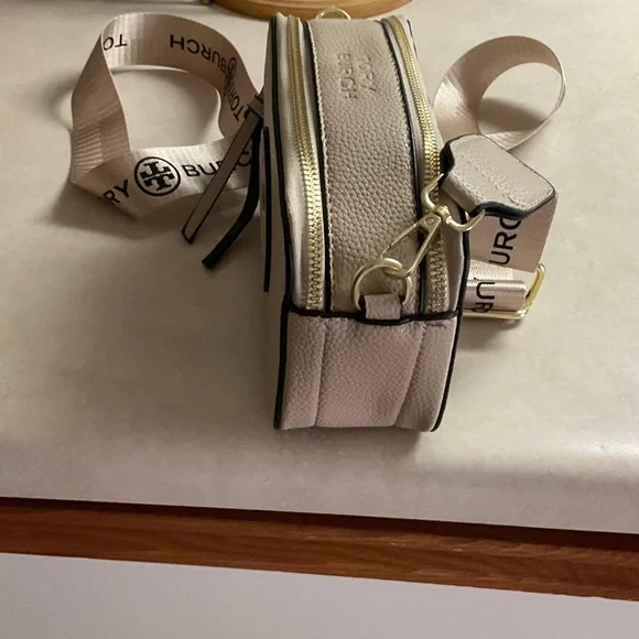 NO BRAND. It is a dupe of designer bag. Cream Crossbody Bag - Picture 6 of 6